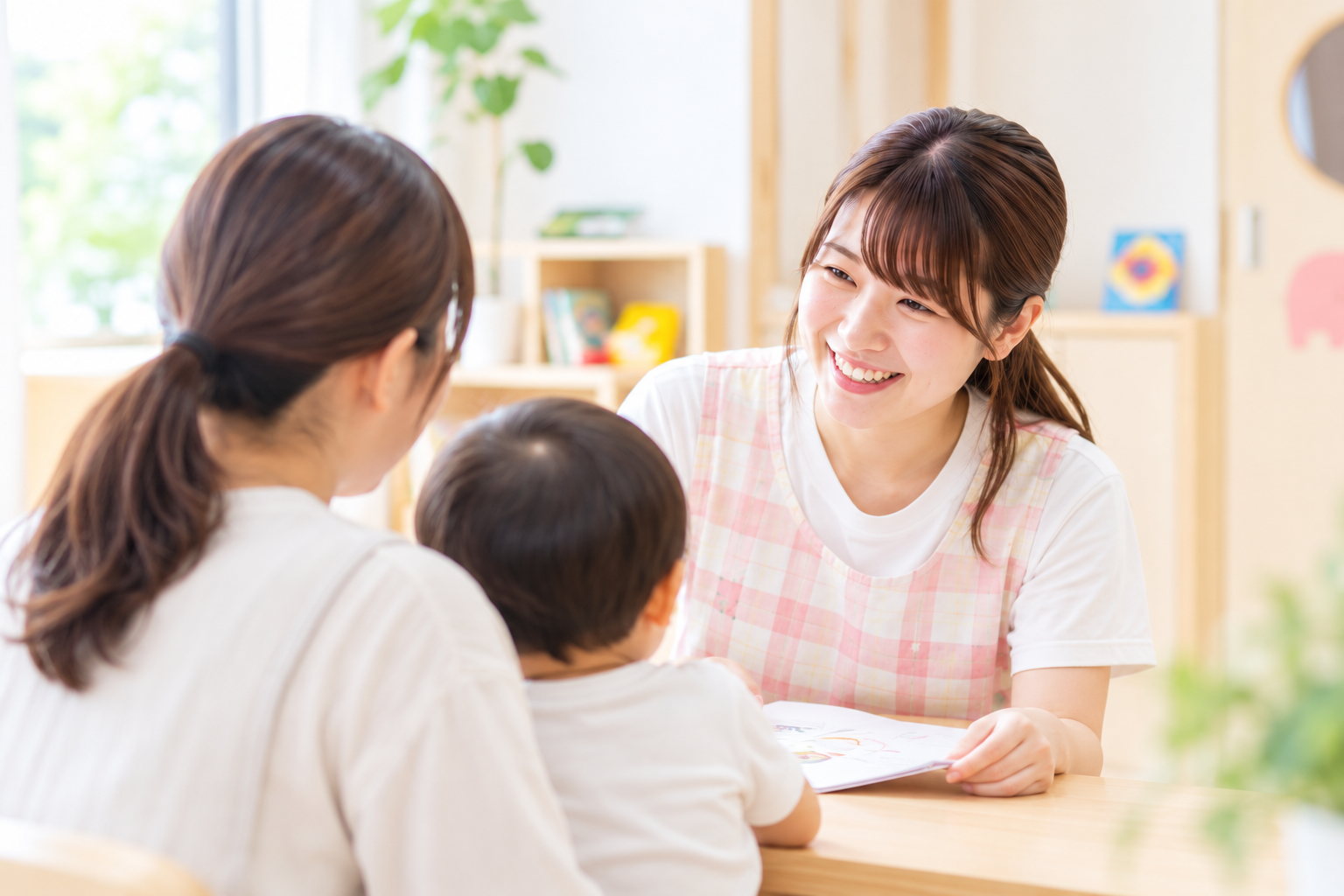 相談するスタッフ
